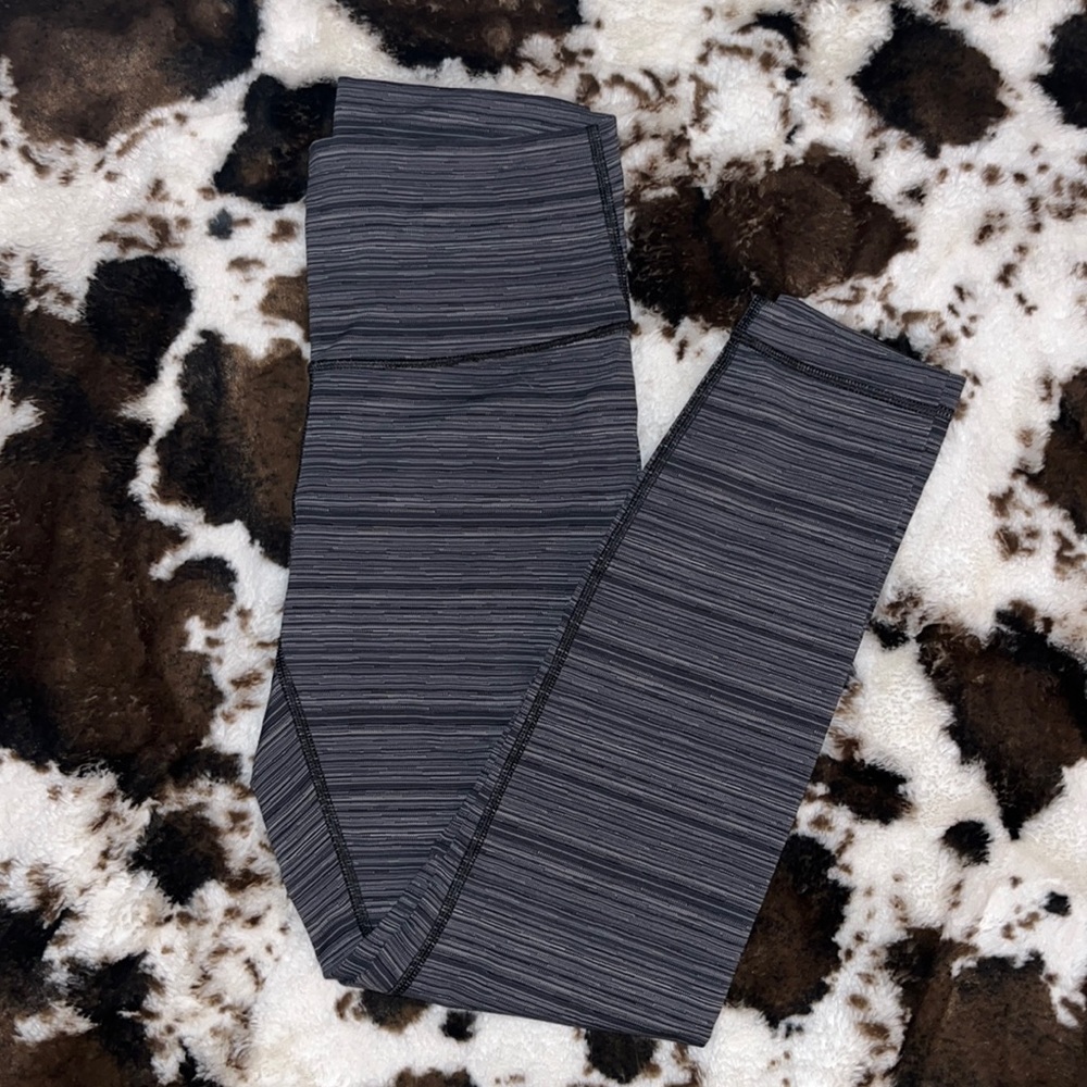Lululemon Wunder Under size 6